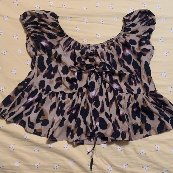 NWOT : Plus Size Cheetah Peplum Blouse - Picture 2 of 4